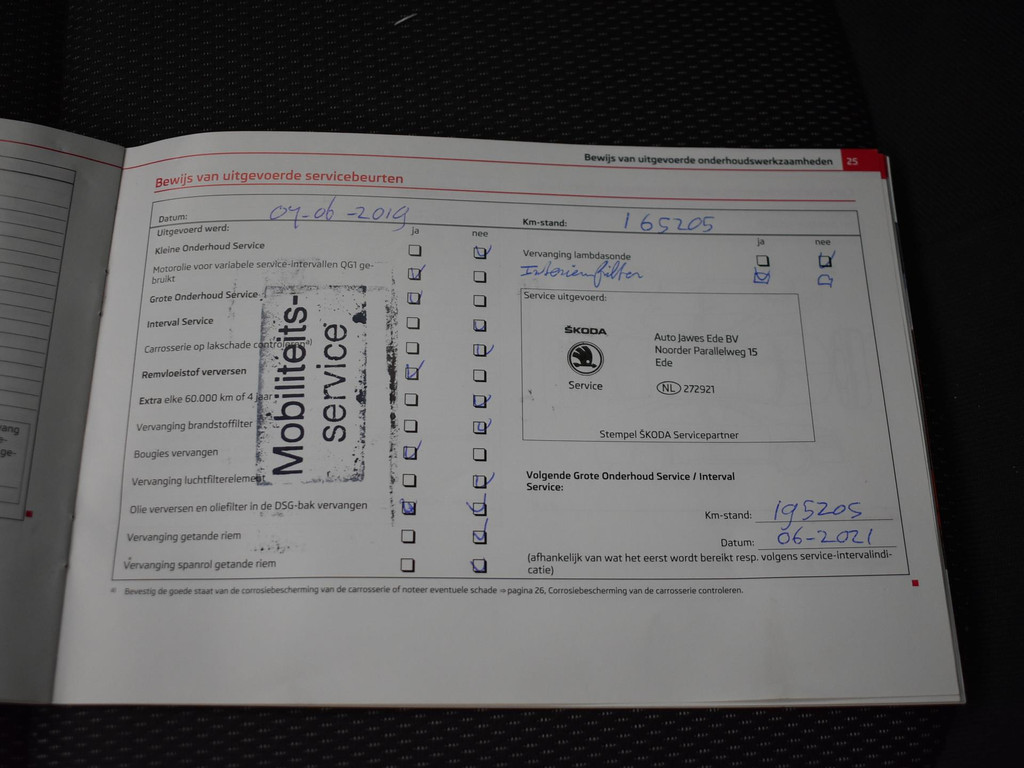 32651093-10.jpg
