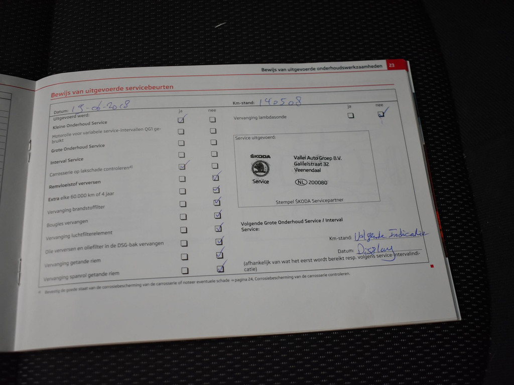 32651093-26.jpg