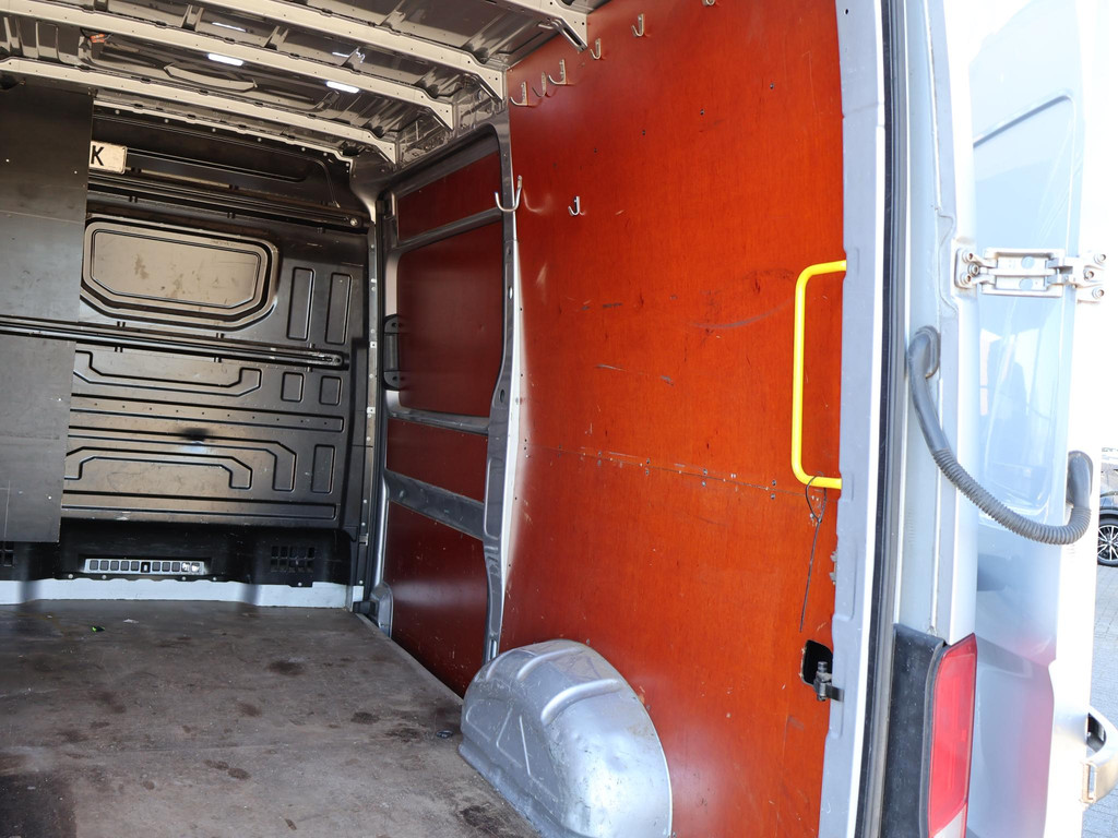MAN TGE 35 2.0 180 PK AUT. L3H3 + 3000 KG TREKHAAK 43580105-21.jpg | Autobedrijf Hazet