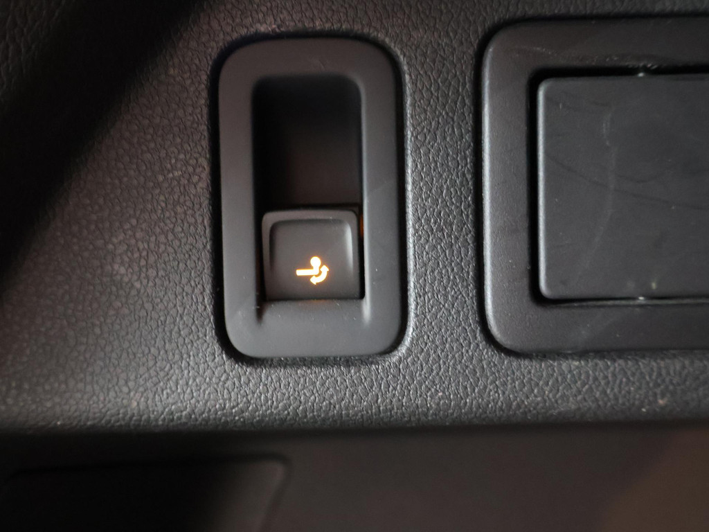 48261860-12.jpg