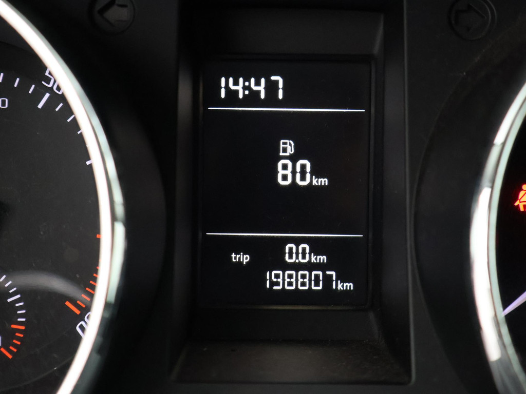 48419123-14.jpg