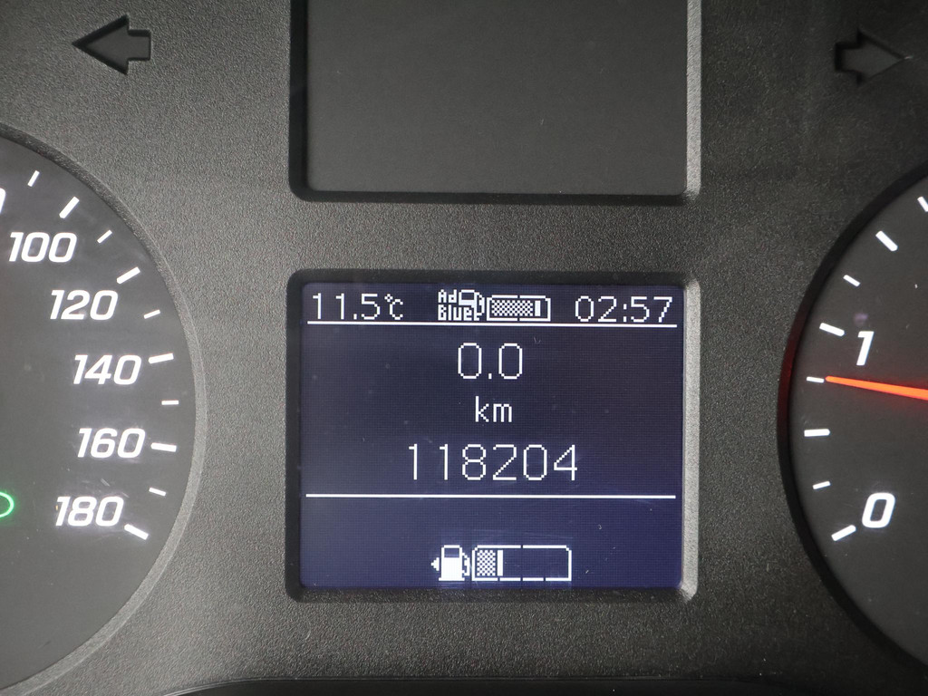 48677730-10.jpg