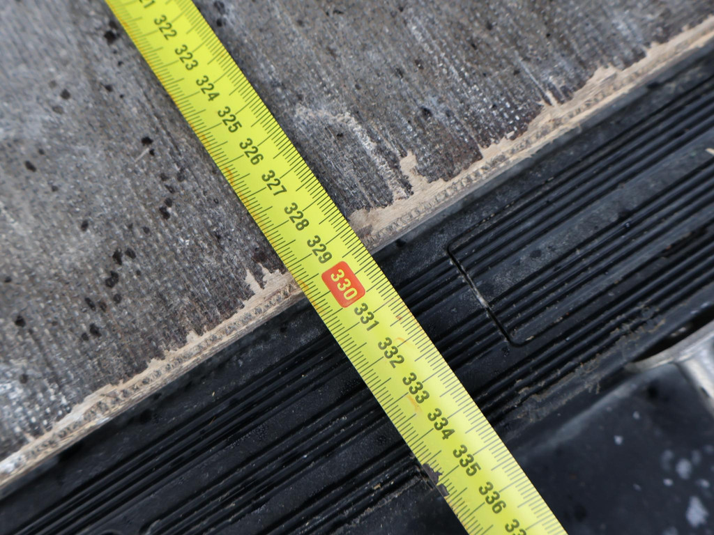 48677730-15.jpg