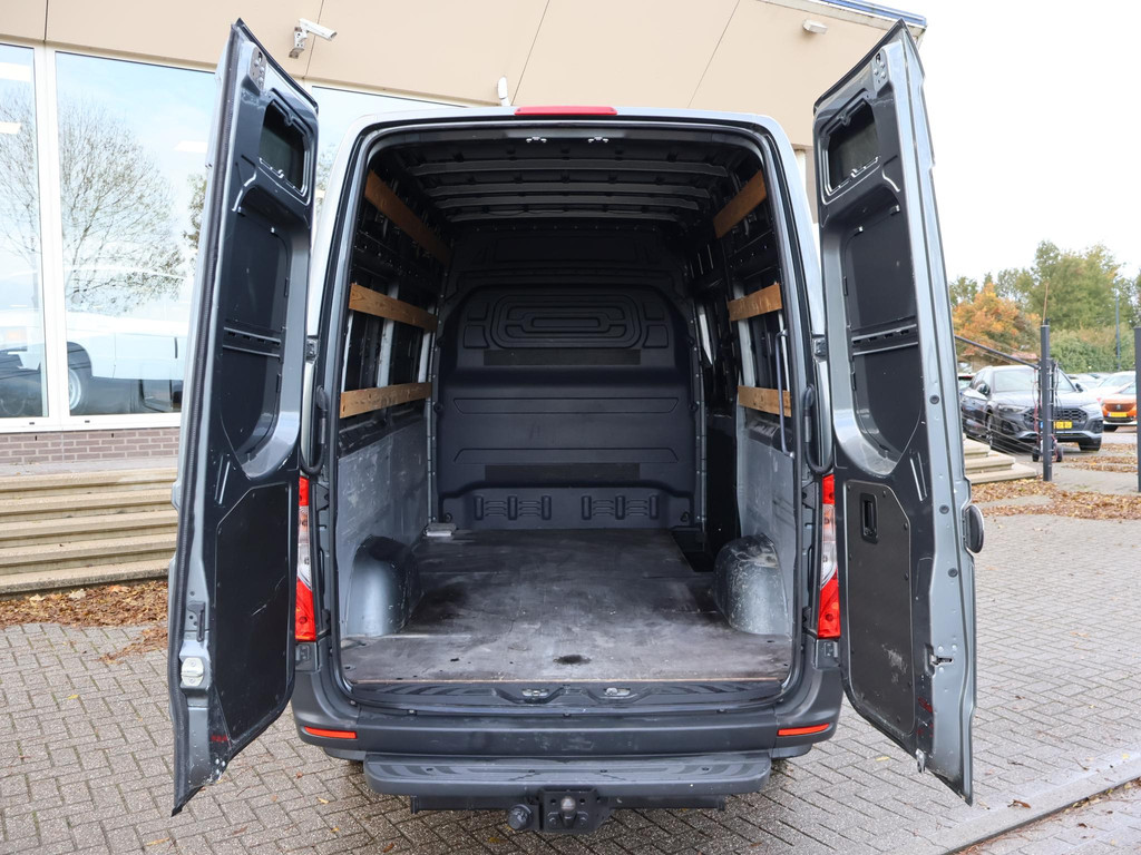 48677730-9.jpg