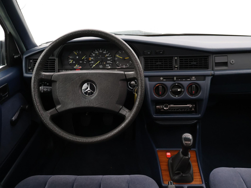 48678068-2.jpg