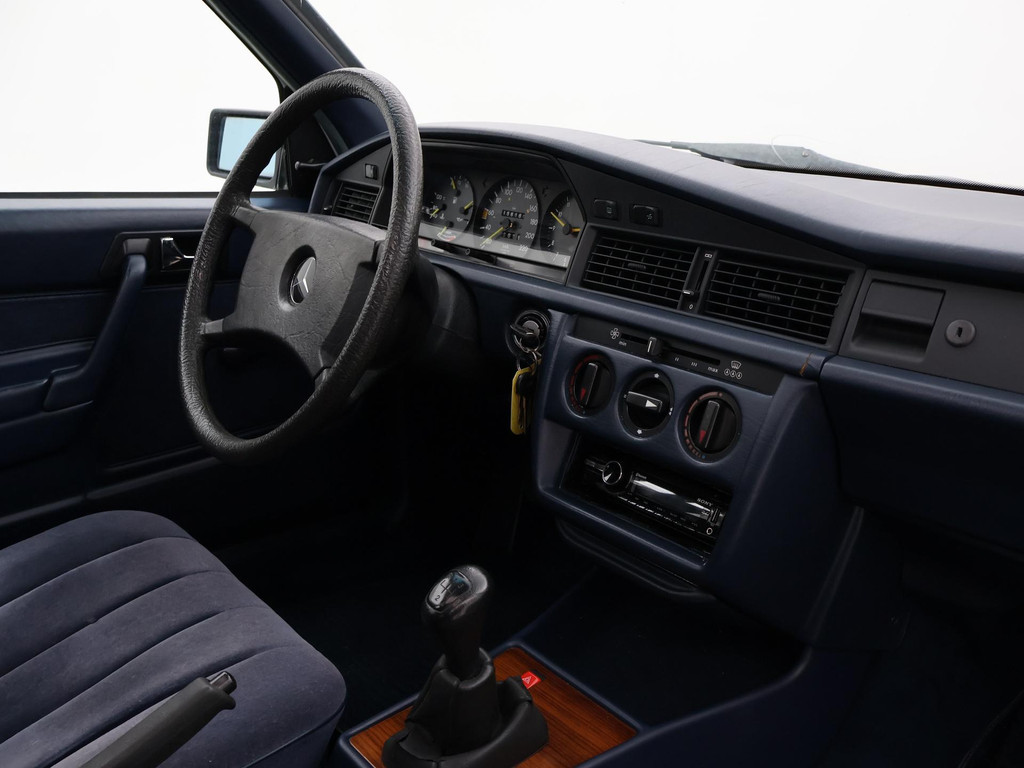 48678068-3.jpg