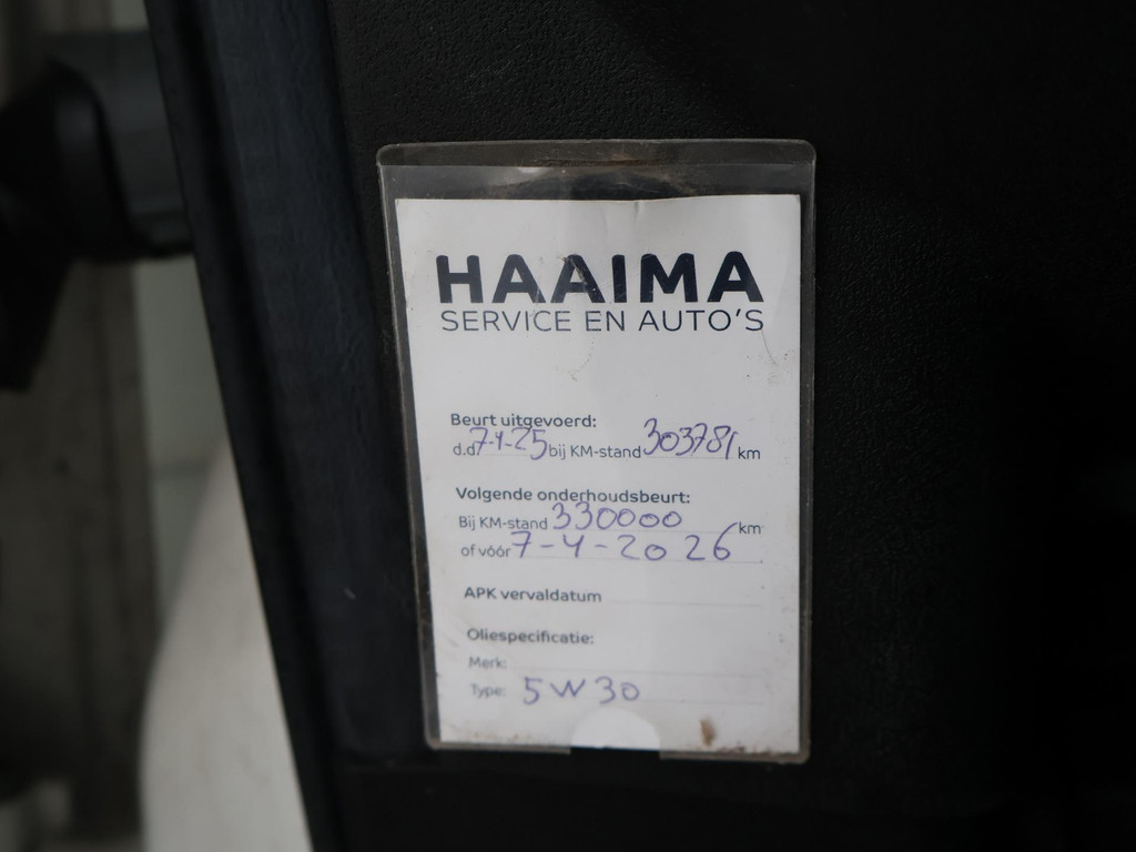 48697512-18.jpg