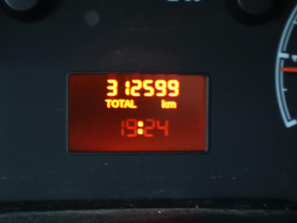 48697512-19.jpg