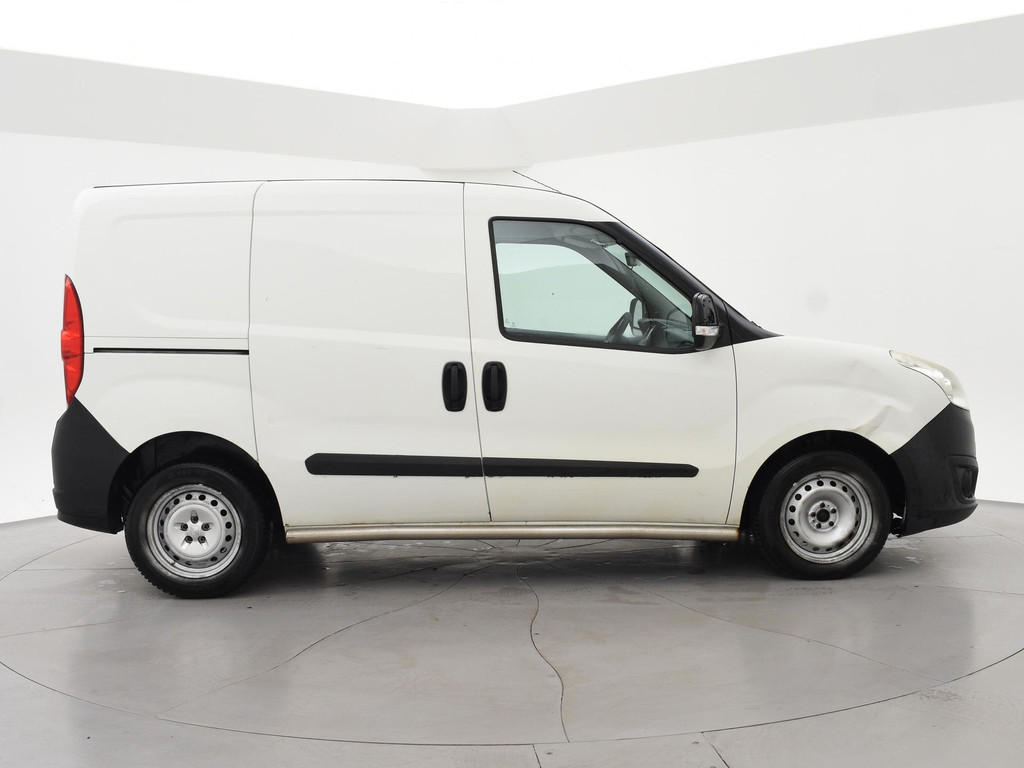 48697512-4.jpg