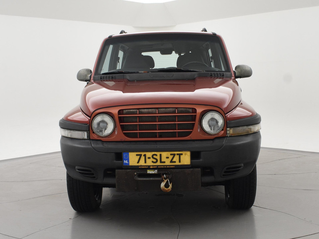 48697924-6.jpg