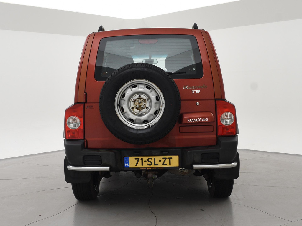 48697924-7.jpg