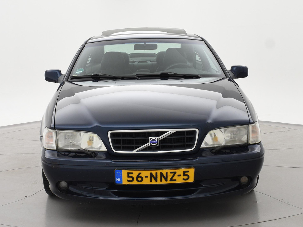 48699847-7.jpg