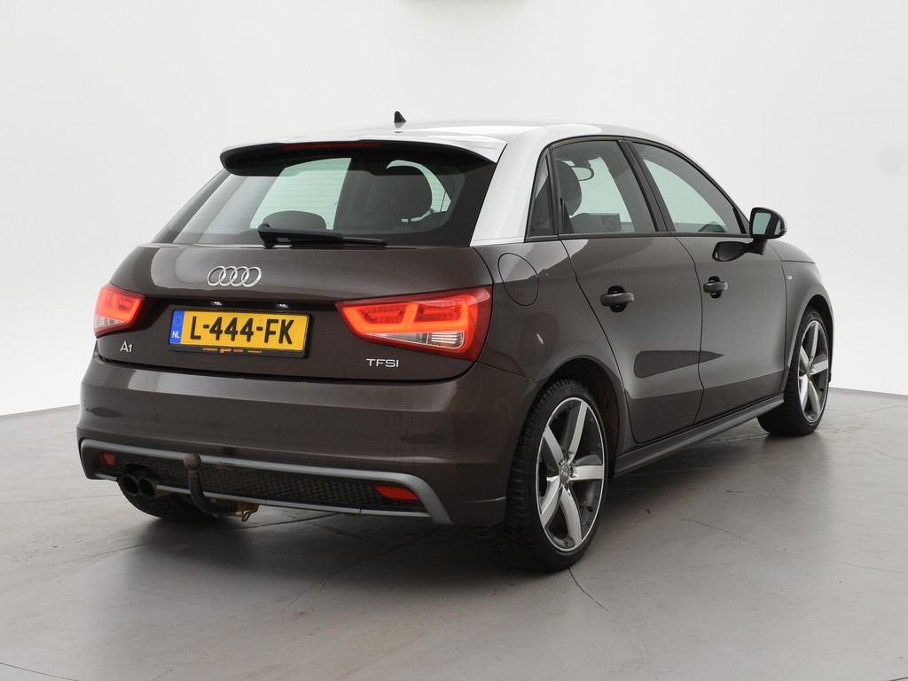 Volvo V40 2.0 T4 190 PK R-DESIGN SPORT + AFN. TREKHAAK | 52578557-5.jpg | Autobedrijf Hazet