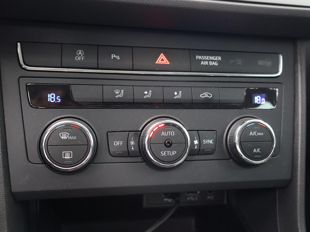 SEAT Leon 1.5 TSI STYLE ULTIMATE EDITION+ TREKHAAK | CARPLAY 54503009-34.jpg | Autobedrijf Hazet