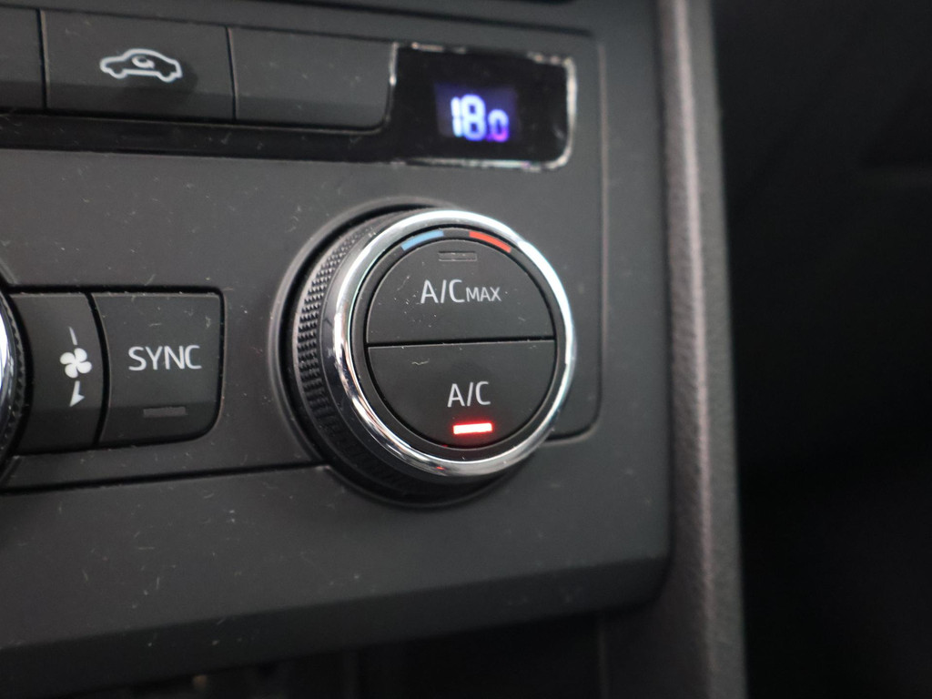 SEAT Leon 1.5 TSI STYLE ULTIMATE EDITION+ TREKHAAK | CARPLAY 54503009-36.jpg | Autobedrijf Hazet