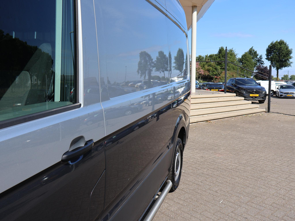 Volkswagen Crafter 35 2.0 TDI 140 PK L3H3 TWO-TONE + 3000 KG TREKHAAK 54766234-12.jpg | Autobedrijf Hazet
