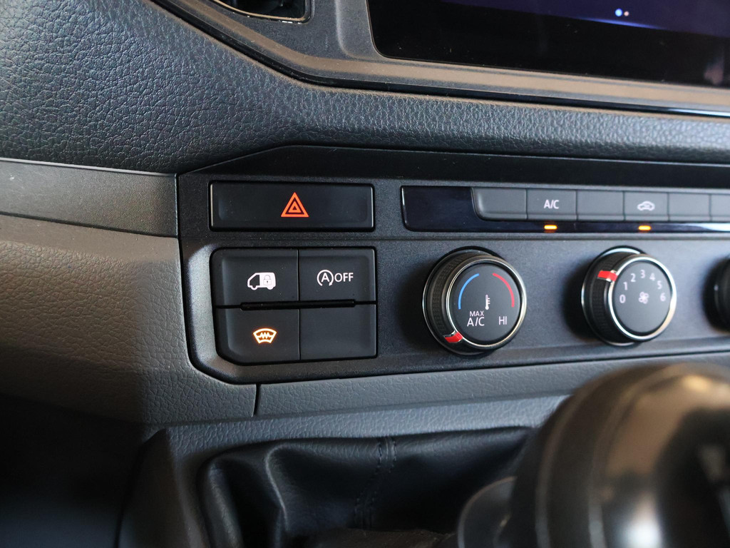 Volkswagen Crafter 35 2.0 TDI 140 PK L3H3 TWO-TONE + 3000 KG TREKHAAK 54766234-22.jpg | Autobedrijf Hazet