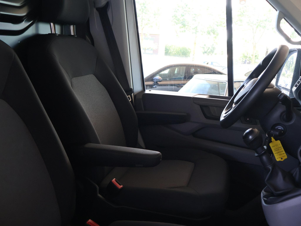 Volkswagen Crafter 35 2.0 TDI 140 PK L3H3 TWO-TONE + 3000 KG TREKHAAK 54766234-24.jpg | Autobedrijf Hazet