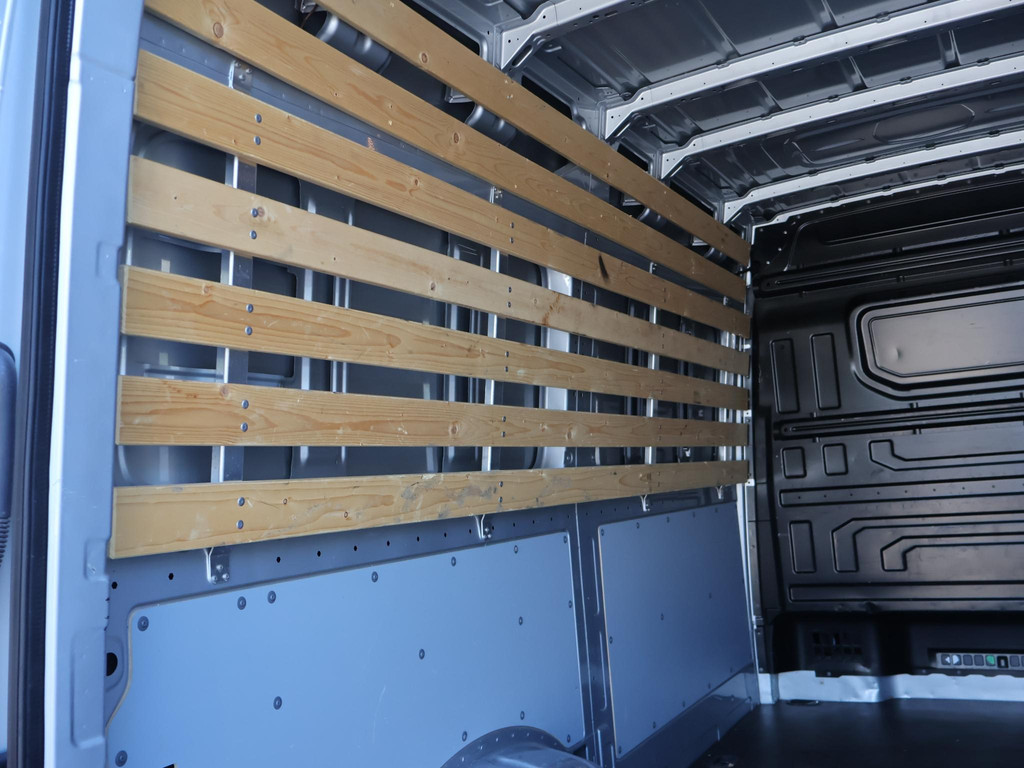 Volkswagen Crafter 35 2.0 TDI 140 PK L3H3 TWO-TONE + 3000 KG TREKHAAK 54766234-25.jpg | Autobedrijf Hazet
