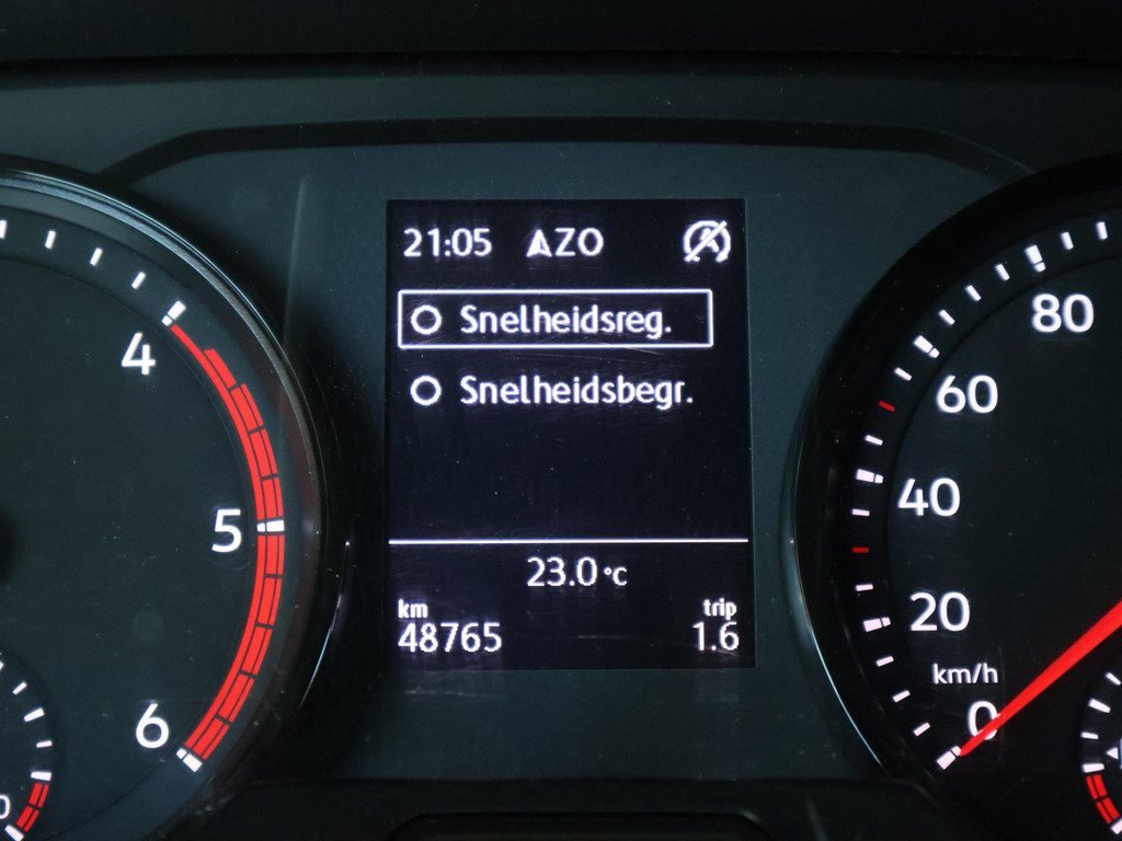 Volkswagen Crafter 35 2.0 TDI 140 PK L3H3 TWO-TONE + 3000 KG TREKHAAK 54766234-33.jpg | Autobedrijf Hazet