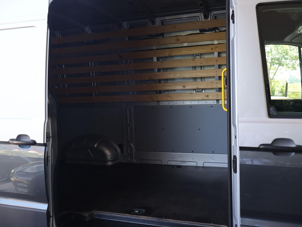 Volkswagen Crafter 35 2.0 TDI 140 PK L3H3 TWO-TONE + 3000 KG TREKHAAK 54766234-34.jpg | Autobedrijf Hazet