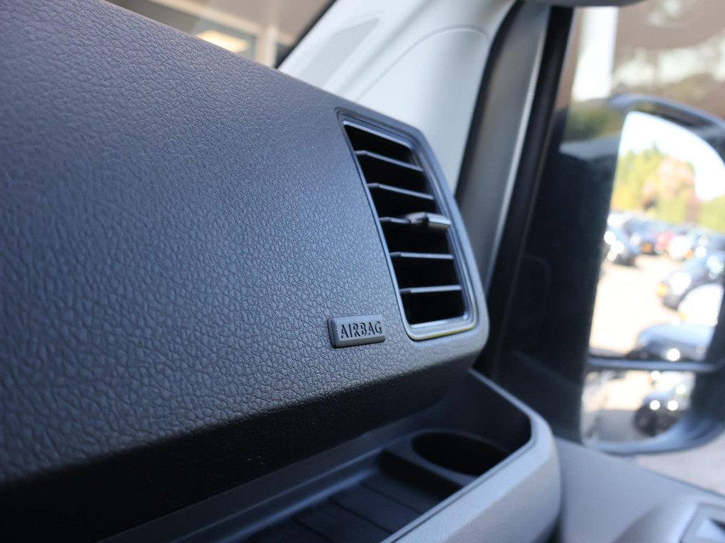 Volkswagen Crafter 35 2.0 TDI 140 PK L3H3 TWO-TONE + 3000 KG TREKHAAK 54766234-36.jpg | Autobedrijf Hazet