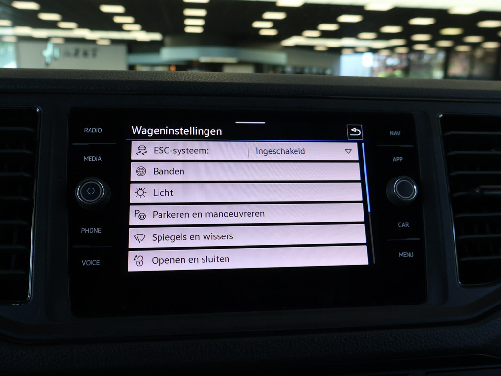 Volkswagen Crafter 35 2.0 TDI 140 PK L3H3 TWO-TONE + 3000 KG TREKHAAK 54766234-39.jpg | Autobedrijf Hazet