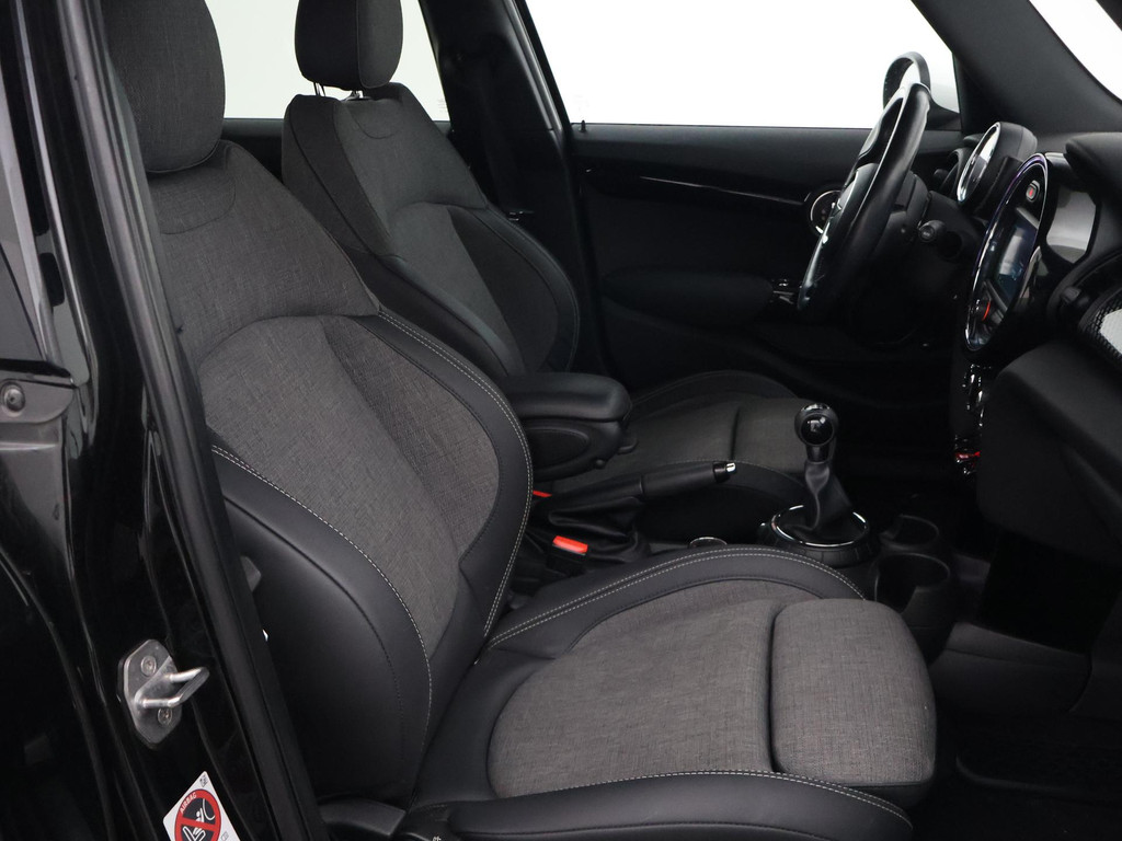 MINI 5-Deurs Cooper S 2.0 192 PK + LED | STOELVERWARMING 54854551-3.jpg | Autobedrijf Hazet