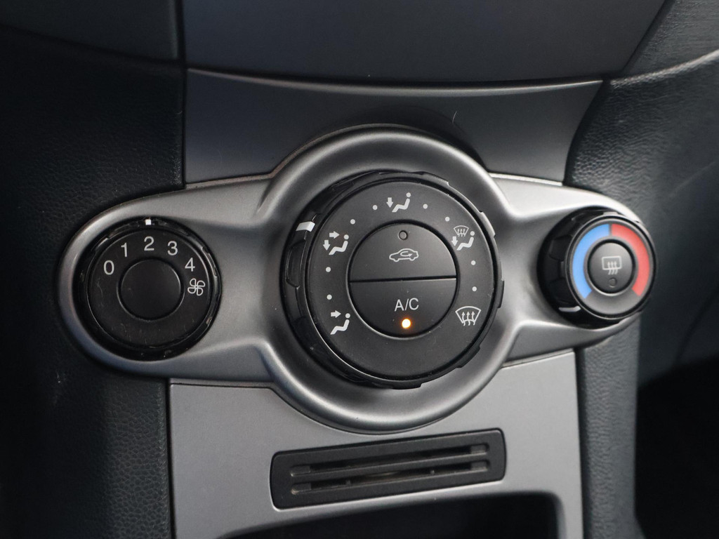 Ford Fiesta 1.25 5-DEURS LIMITED + CARPLAY | DAB 55840128-30.jpg | Autobedrijf Hazet