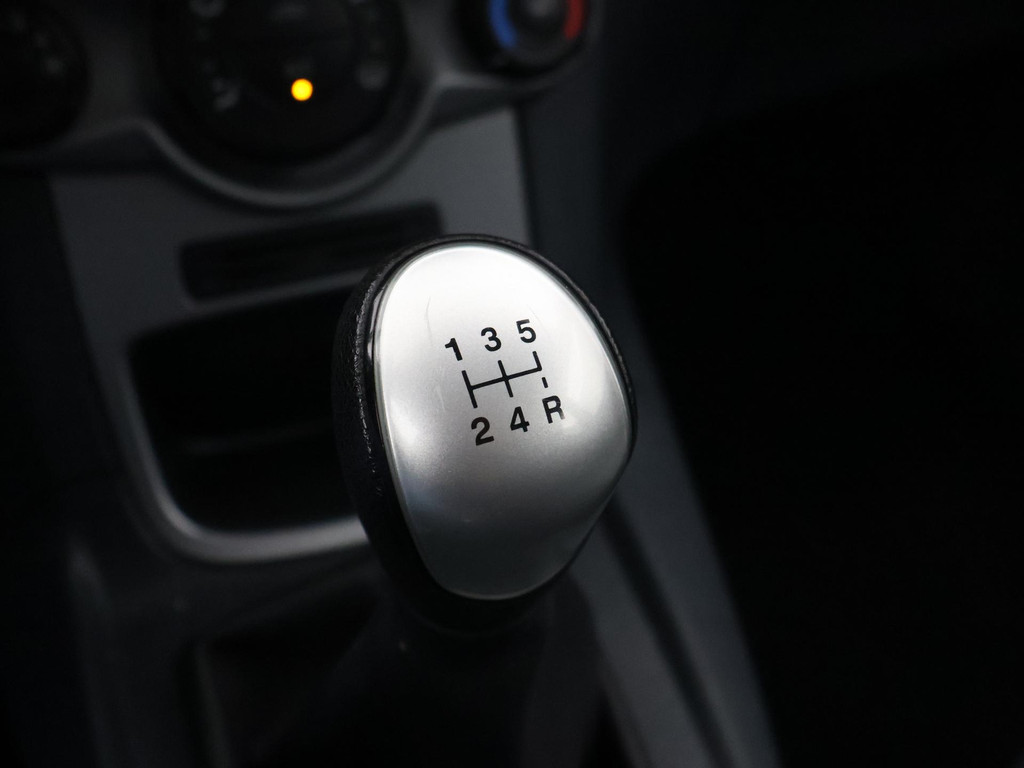 Ford Fiesta 1.25 5-DEURS LIMITED + CARPLAY | DAB 55840128-32.jpg | Autobedrijf Hazet