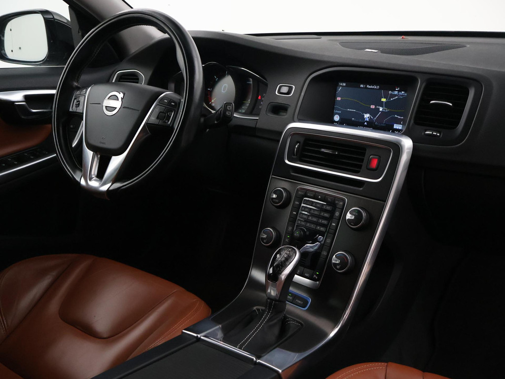 Volvo V60 2.4 D6 AWD PLUG-IN AMBER BLACK + COGNAC LEDER 56967515-0.jpg | Autobedrijf Hazet