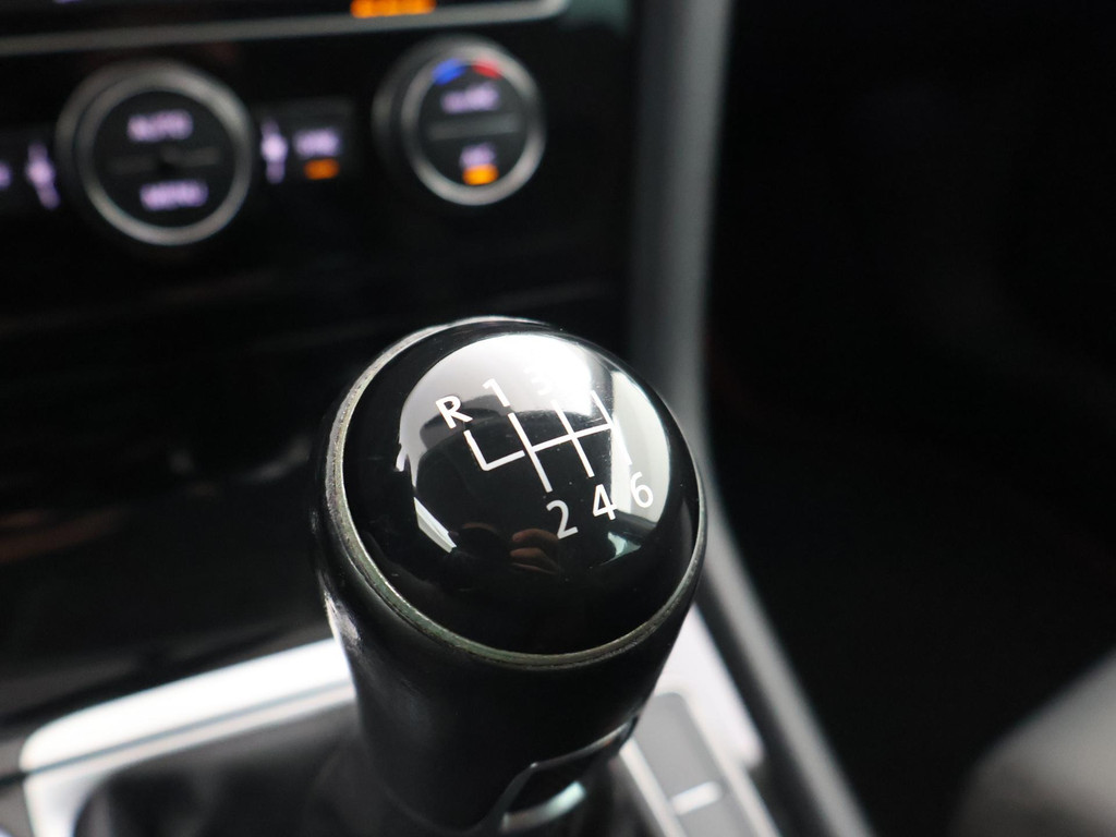 Volkswagen Golf 1.4 TSI 125 PK R-LINE + VIRTUAL COCKPIT | LED 56976502-21.jpg | Autobedrijf Hazet
