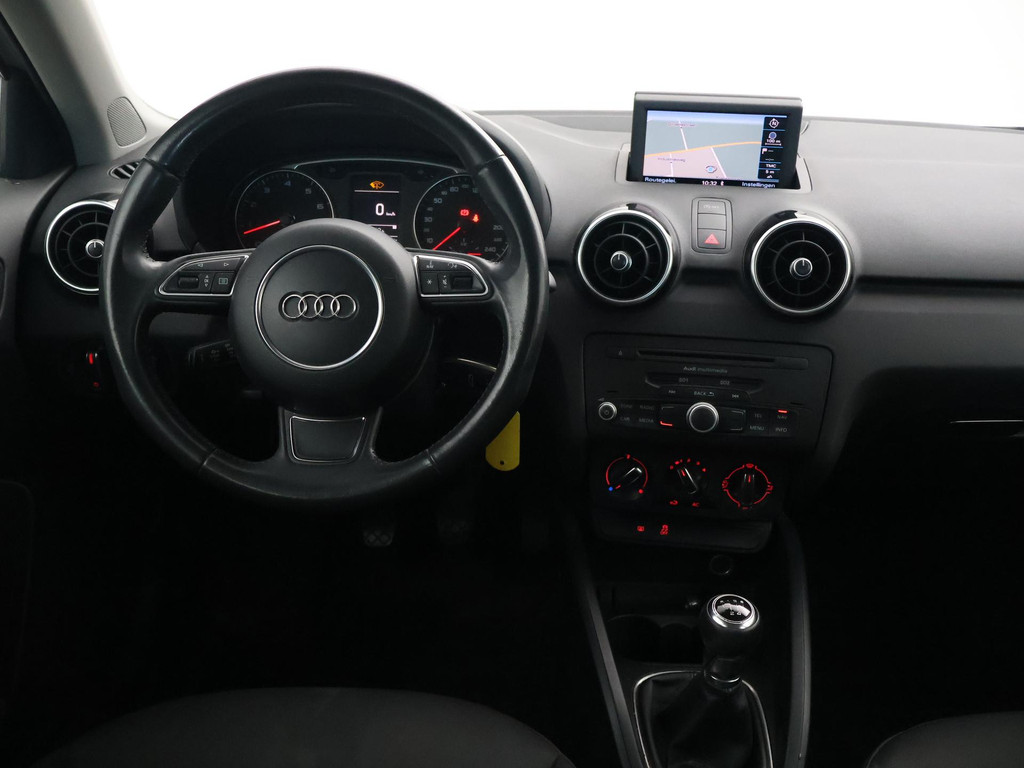 Volvo V40 2.0 T4 190 PK R-DESIGN SPORT + AFN. TREKHAAK | 52578557-3.jpg | Autobedrijf Hazet